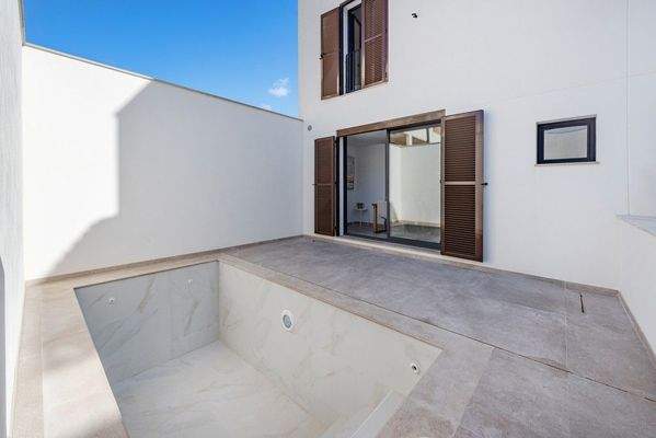 Exterior and Pool (1)