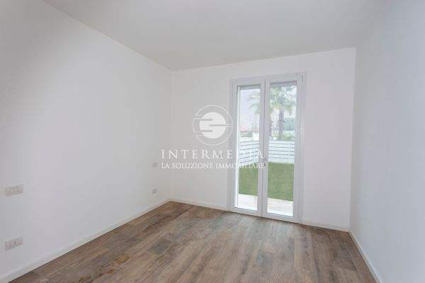 Intermedia_Moniga_Camera_2_finestra (1).JPG