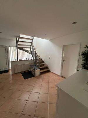 EG. Flur _ Treppe .JPG