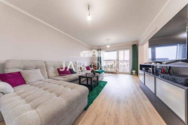 Wohnzimmer mit Balkonzugang