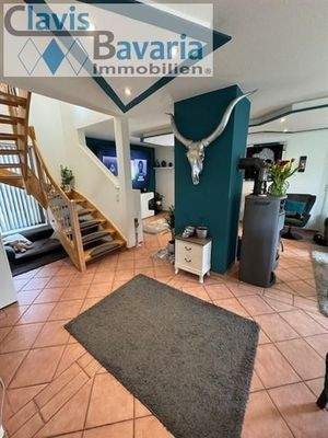 Eingangsbereich und Treppe zum OG