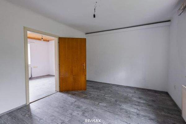 EG_Nebengebäude_Zimmer1