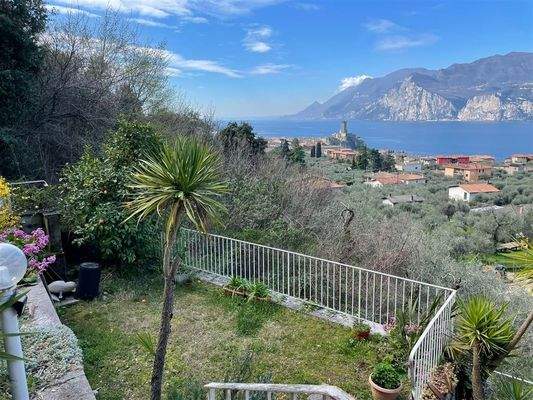 UG-Ausblick auf eigene Gartenanlage