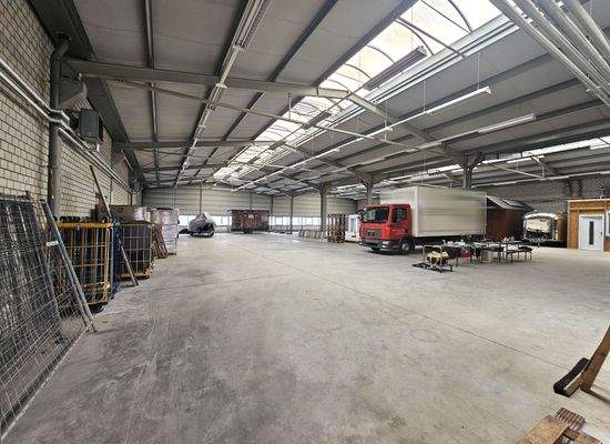 760 m² Halle