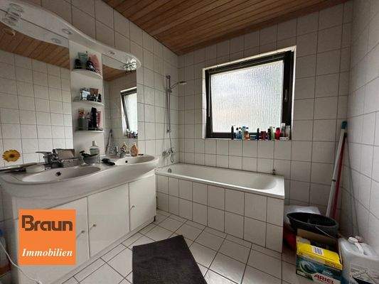 EG rechts 3-Zimmer, VS-S, Bad