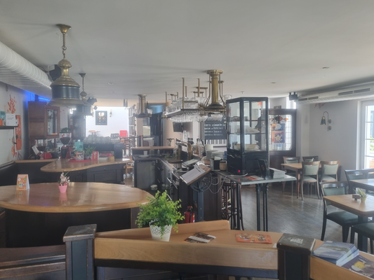 Gastraum von vorne.png