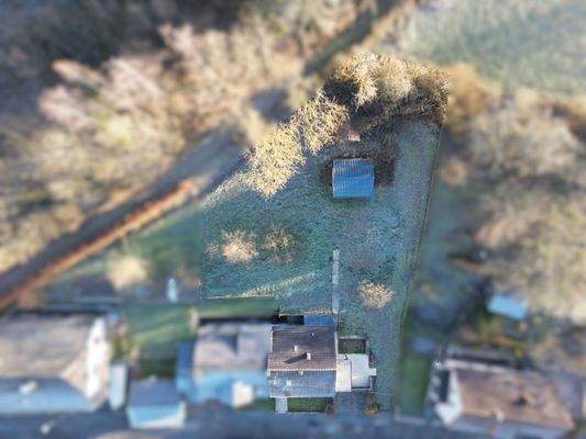 Luftaufnahme Gebäude und Grundstück