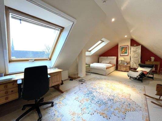 zusätzliche Nutzfläche im Spitzboden