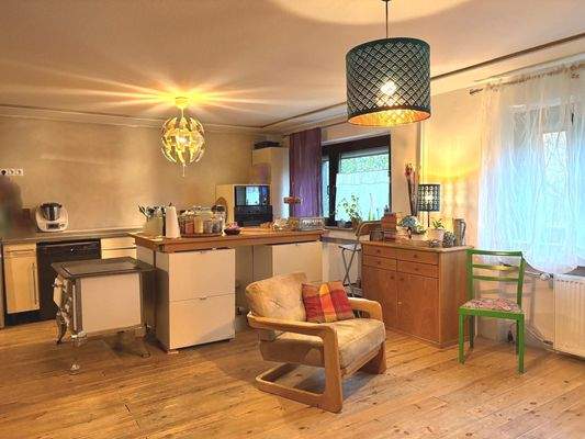 Wohnbereich mit Blick auf die Küche