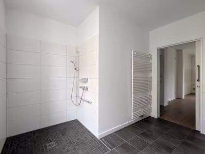 mit ebenerdiger Dusche