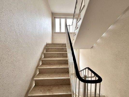 2026-3369-gepflegtes Treppenhaus