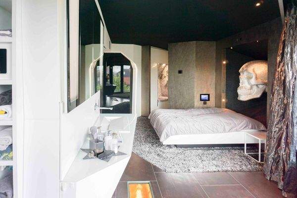 16 Ensuitebad und Schlafzimmer