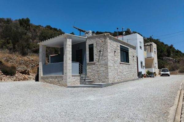 Kreta, Kalamitsi Amigdali: Charmantes kretisches Haus mit privatem Olivenhain und Bergblick zu verkaufen