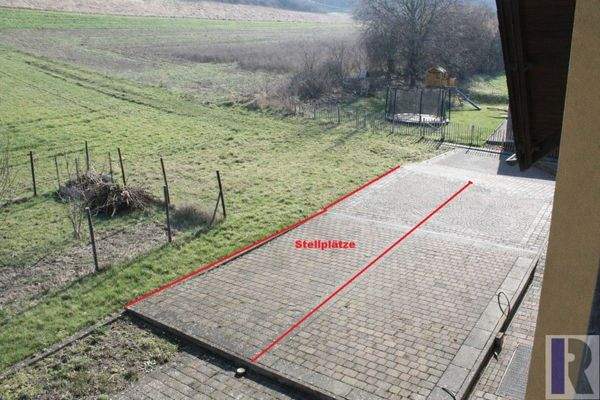 Zwei Pkw-Stellplätze