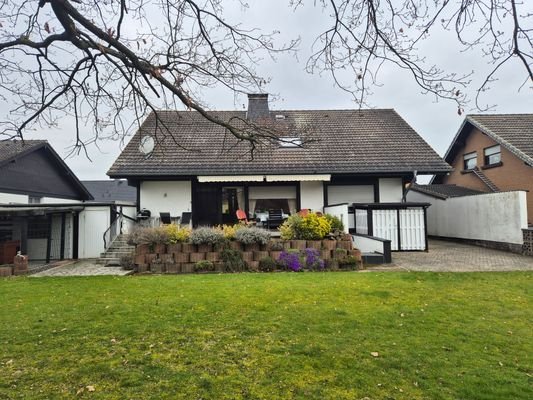 Hausansicht Garten.jpg