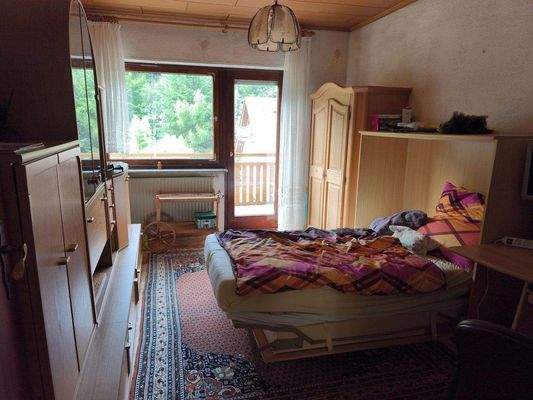 Schlafzimmer mit Balkon OG