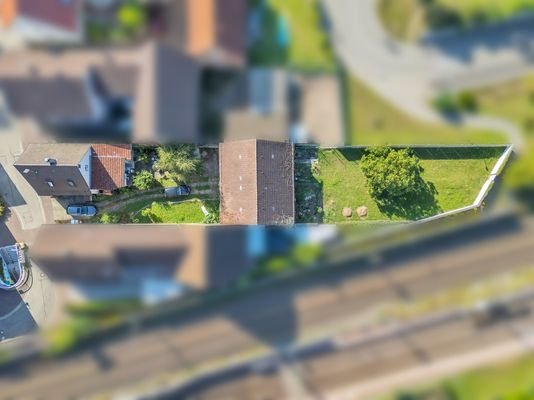 Ansicht von oben - mit Haus an der Straße