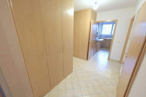 Flur mit Einbauschränken