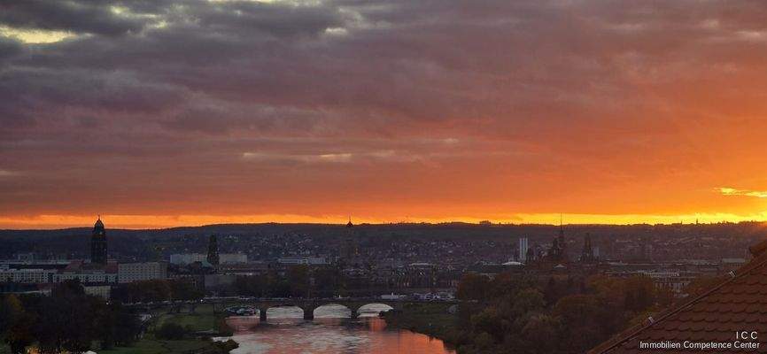Die Aussicht - Abenddämmerung - vom Penthouse auf Dresden