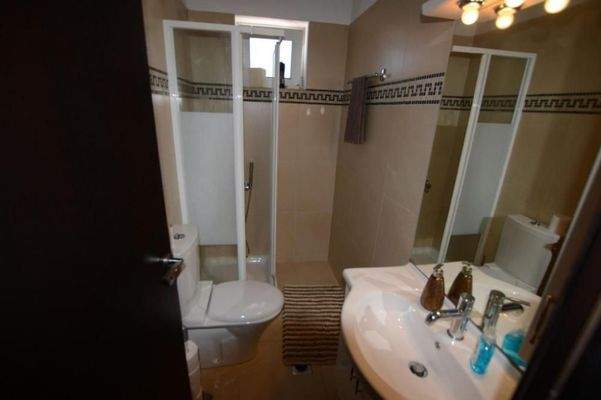 Freistehende Villa mit drei Schlafzimmern und Gästeapartment, Olivenhain und Pool