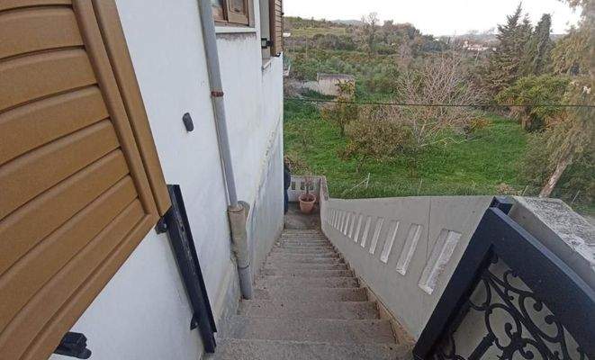 Kreta, Voukolies: Möblierte Wohnung im ersten Stock zu verkaufen