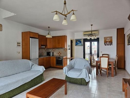 Kreta, Koutouloufari: Haus im Dorfzentrum mit großer Dachterrasse mit herrlichem Blick auf Hersonissos und das Meer zu verkaufen