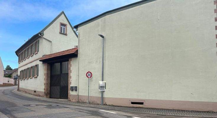 Gebäude Straßenansicht