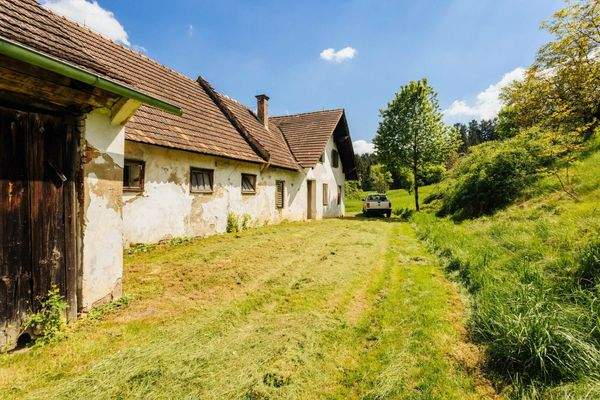 Zufahrt Hauptgebäude