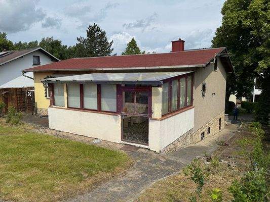 Hinteransicht von links