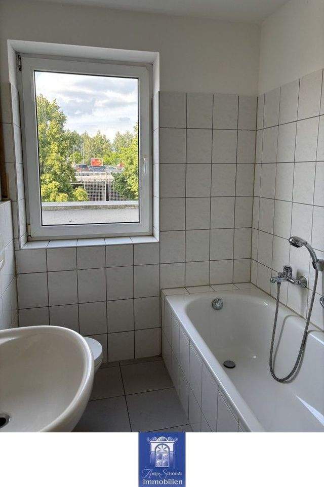 Bischofswerda! Raffinierte Wohnung ... Tageslichtbad mit Wanne und Dusche! - Photo 3