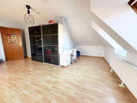 Das große Schlafzimmer im Obergeschoss