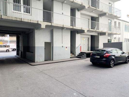 Innenhof mit Lastenaufzug