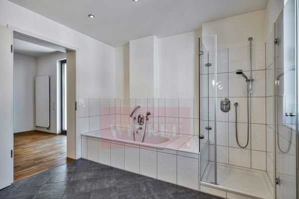 Wannenbad en-suite