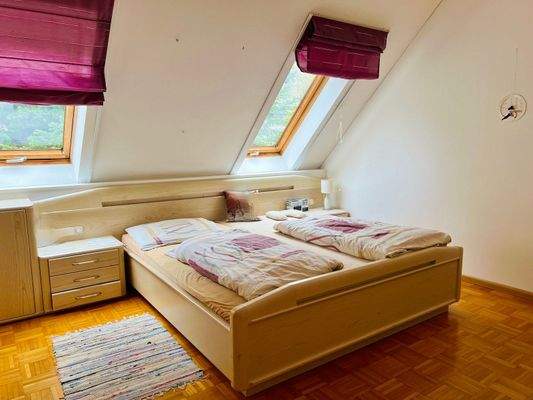 Charmante 3-Zimmer-Dachgeschosswohnung mit Terrasse, Aussicht & Garage – Silandro mansarda con terrazza e garage – attic apartment with terrace, view & garage in central location.