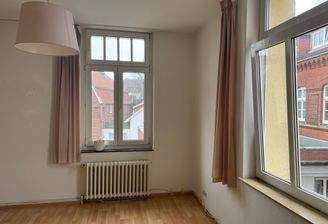 Helle Wohnung mit Fensterblick
