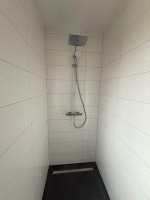 Bodentiefe Regendusche