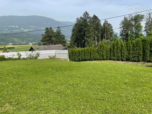 Garten im Sommer
