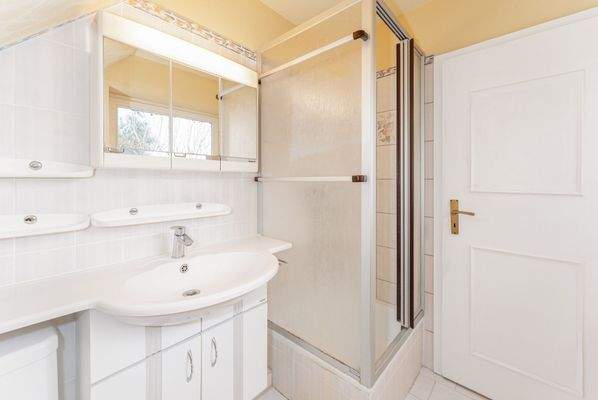 Badezimmer im Dachgeschoss 