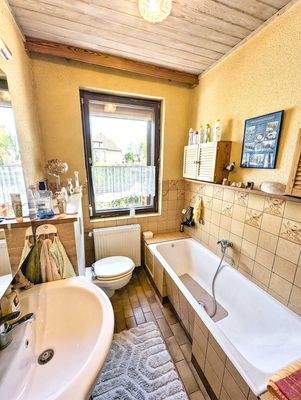 makellos 13 EFH Bützow  - Wannenbad Hauptwohnung.j