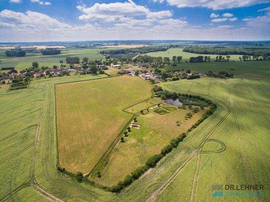 Moderne Hofstelle in idyllischer Umgebung