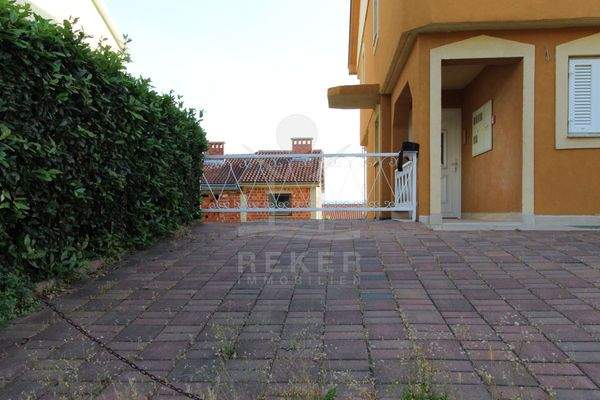 Ein Garten schmückt die Erdgeschosswohnung