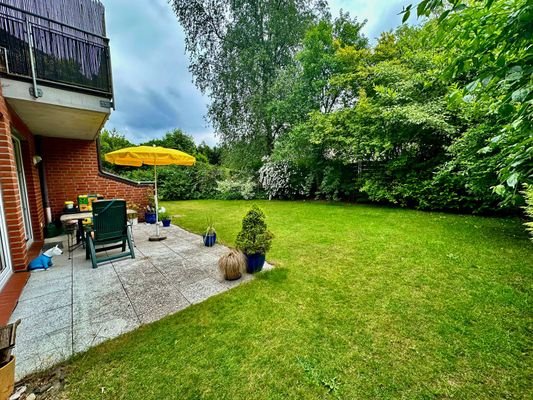 Terrasse und Garten.jpg