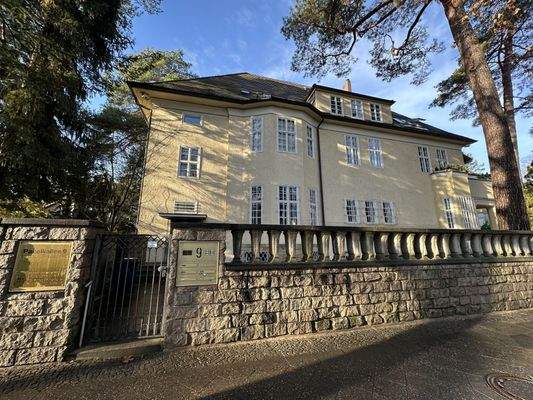 Gebäudeansicht straßenseitig