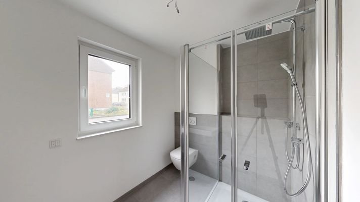 Bad mit Dusche und Tageslicht.jpg