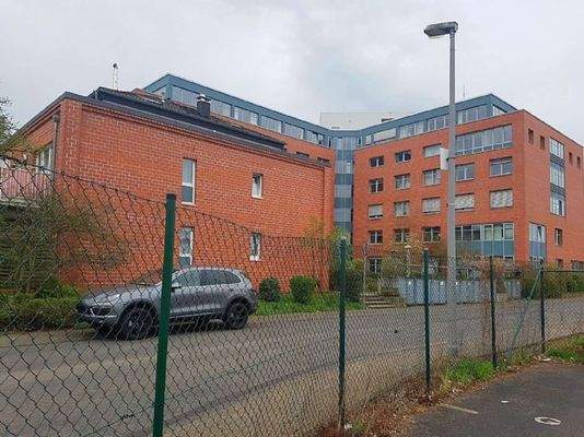 Seitansicht vom Parkplatz