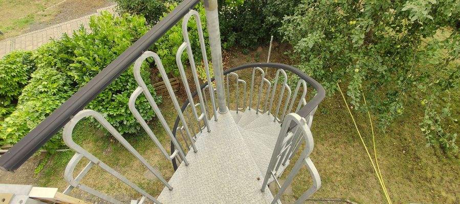 11. OG-Treppenabgang Balkon.jpg