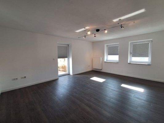 Wohn-Schlafbereich ELW mit Zugang zum Garten