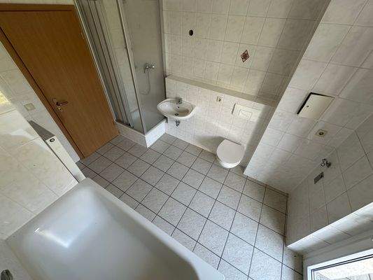 Badezimmer mit Badewanne