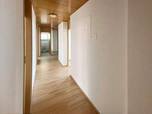 21-2.OG links Flur 2.jpg