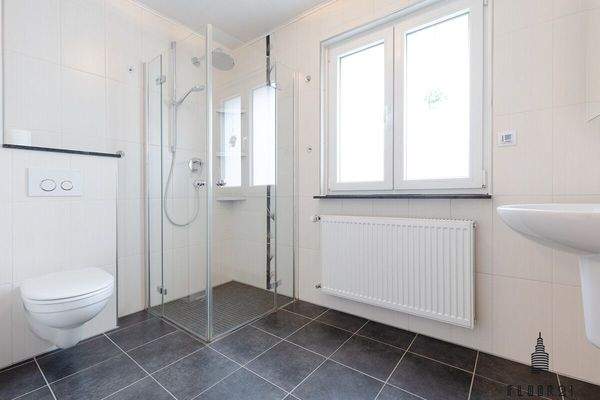 Tageslichtbad im Erdgeschoss